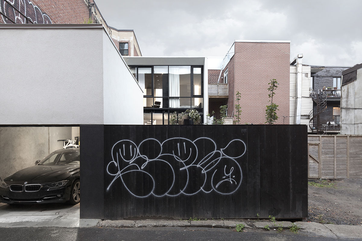 la SHED architecture creates sharp contrast for Maison du Parc in Montr&eacute;al