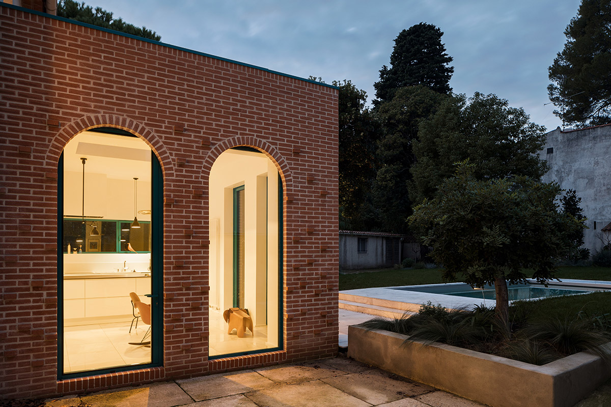 (ma!ca)-designed tiny terracotta brick extension gives a new life to an existing house in Montpellier