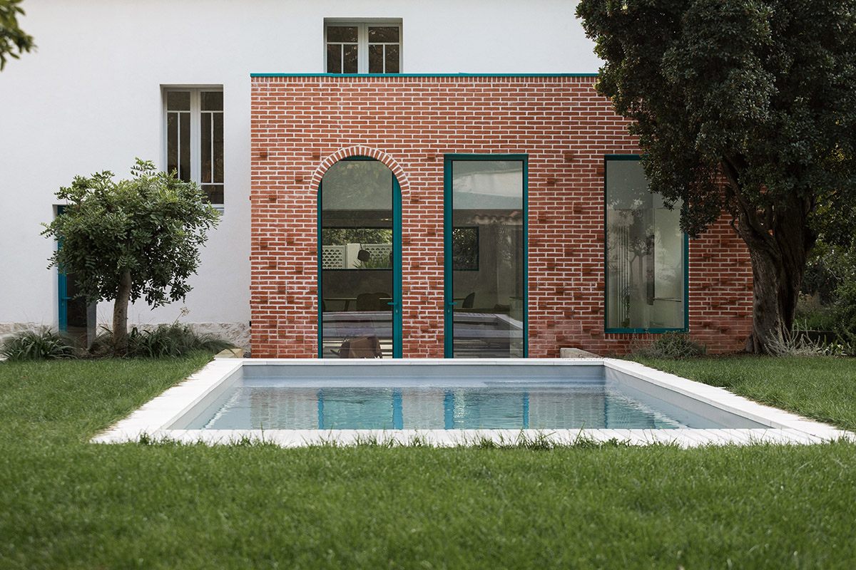 (ma!ca)-designed tiny terracotta brick extension gives a new life to an existing house in Montpellier