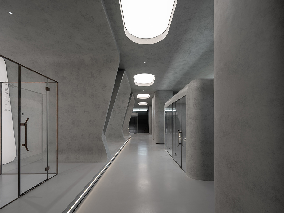 E Studio takes visitors into space travel with a flow of sculpted stainless steel for a showroom