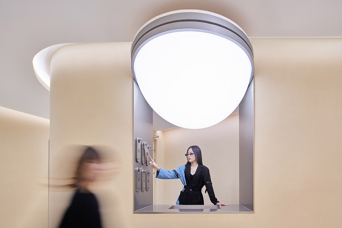 Leaping Creative creates spaceship-like store with tech-integrated elements in Shanghai 