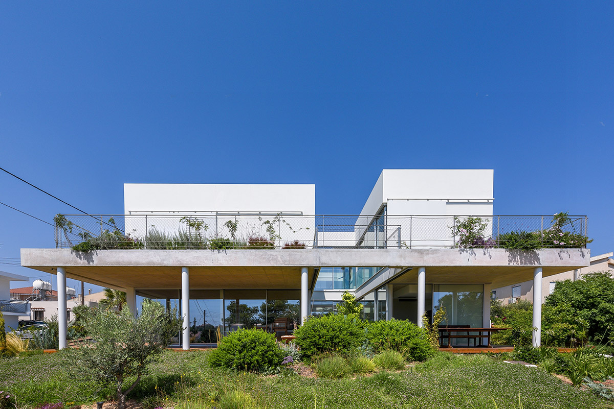 Christos Pavlou Architecture brings nature into The Garden House in ...