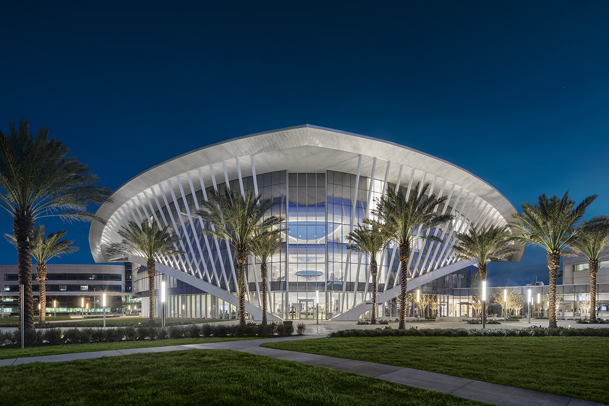 ikon.5 architects designs student union with soaring form expressing flight on Daytona Beach