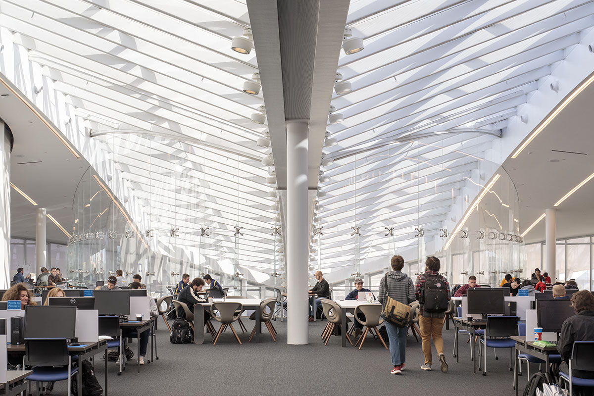 ikon.5 architects designs student union with soaring form expressing flight on Daytona Beach