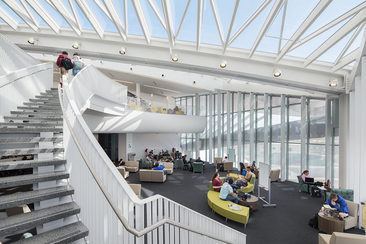 ikon.5 architects designs student union with soaring form expressing flight on Daytona Beach