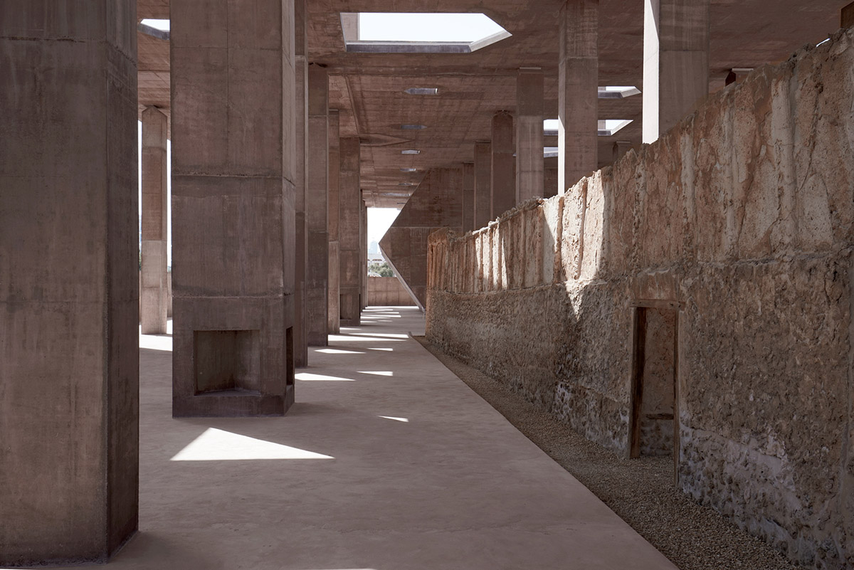 Valerio Olgiati designs monolithic entrance with forest of columns to Pearling Path in Bahrain