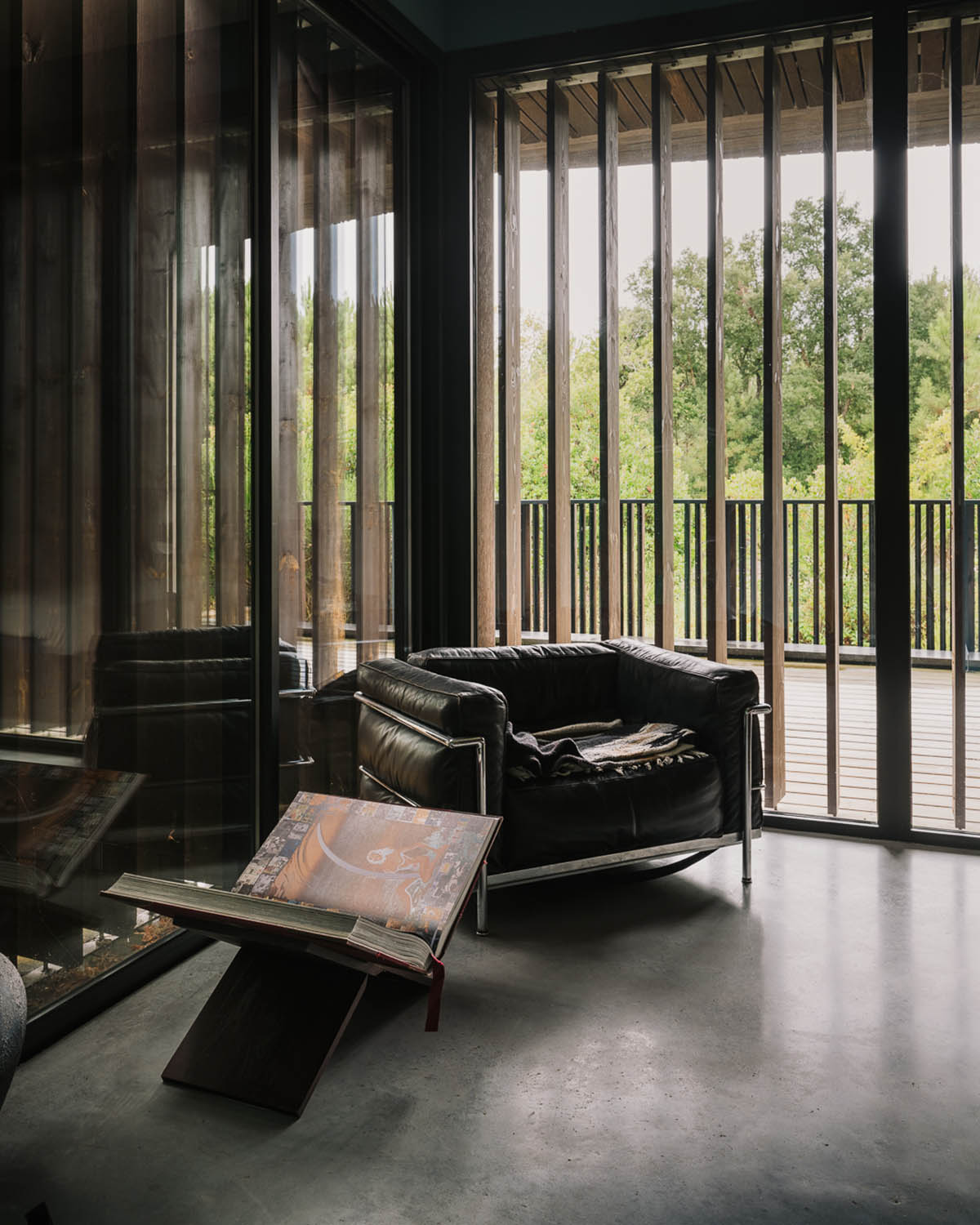 Maud Caubet Architectes built an elevated house creating a contrast in the forest in Landes