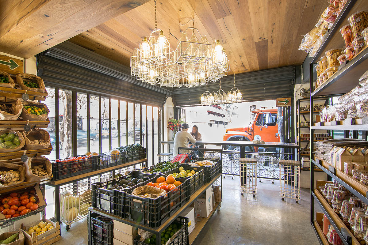 Francisco Pardo Arquitecto converts old auto-parts warehouse into a vibrant local market in Mexico