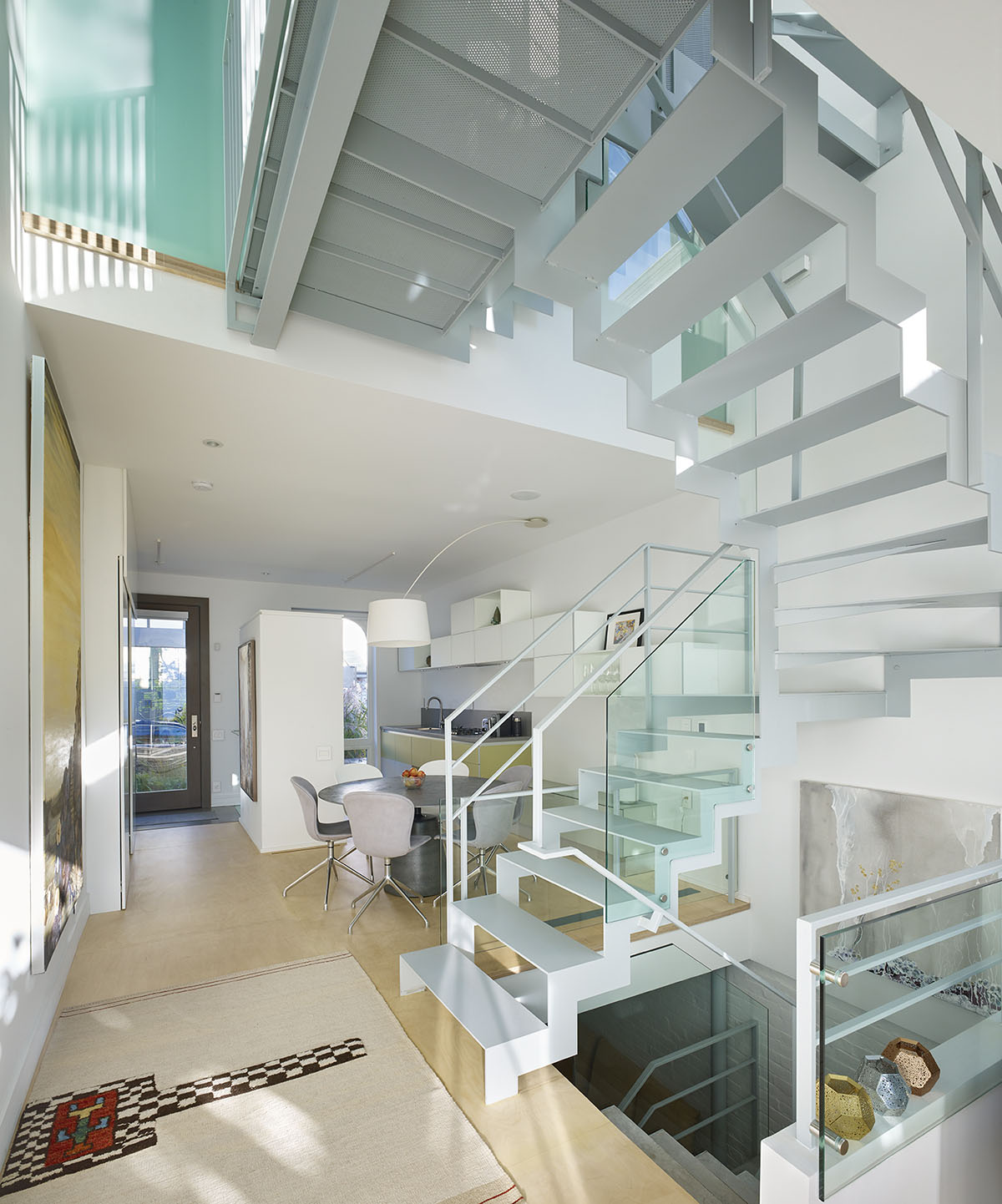 Aleph-Bau breaks Toronto’s row houses monotony with an unseen rooftop