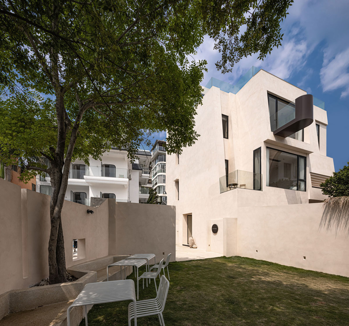 Oblique and hollow walls form this sculpted hotel by AT DESIGN in Southeast of Xiamen