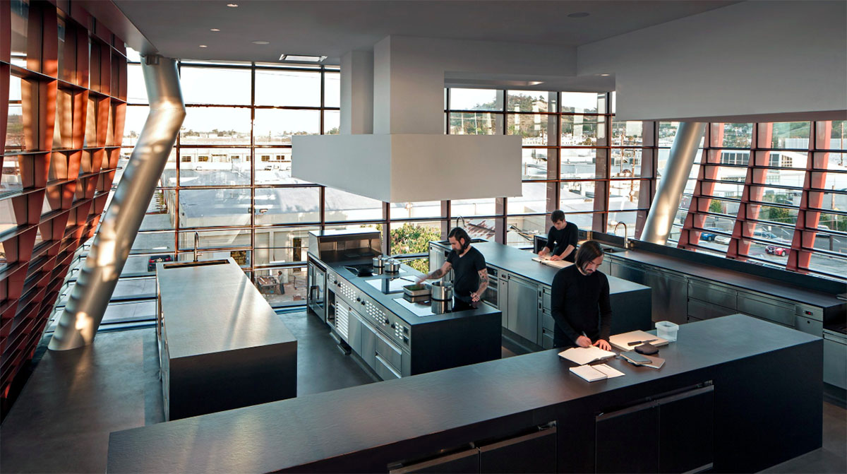 Eric Owen Moss completes Vespertine Restaurant with soft geometry and red fins in Culver City