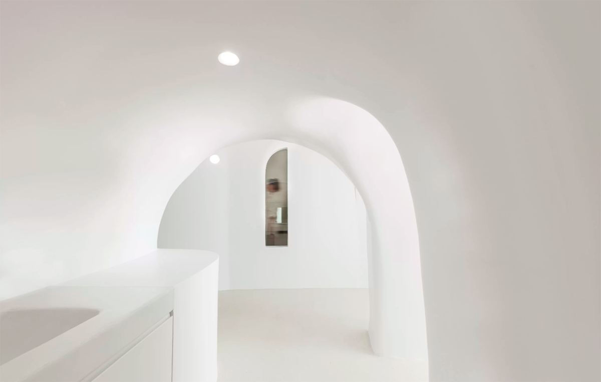 Kapsimalis Architects' Summer Residence in Santorini presents exploration of amorphous curves