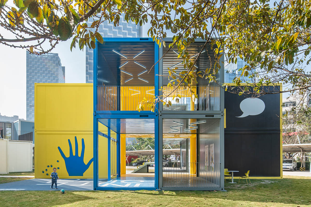 Crossboundaries installed a pop up school made from shipping containers in Shenzhen
