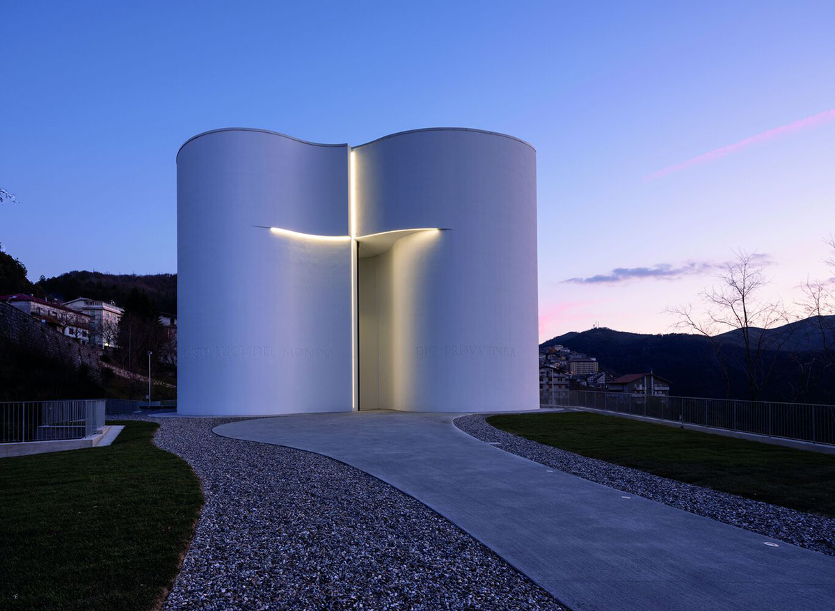 Smooth all-white walls form church designed by Mario Cucinella Architects in Mormanno hill town 