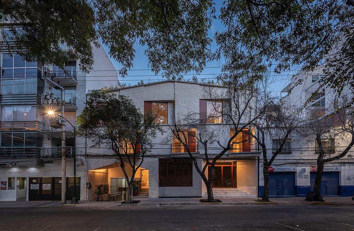 CPDA Arquitectos completes housing with dusty pink residential volumes in Mexico city