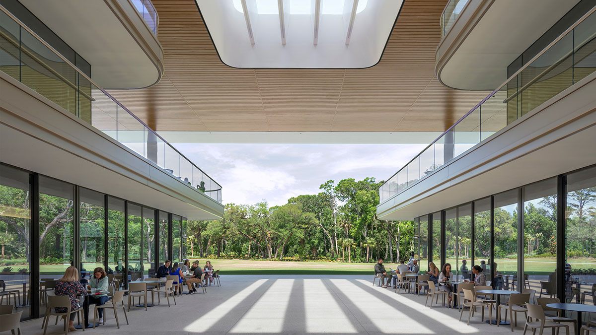 Foster + Partners completes office building for PGA Tour with 