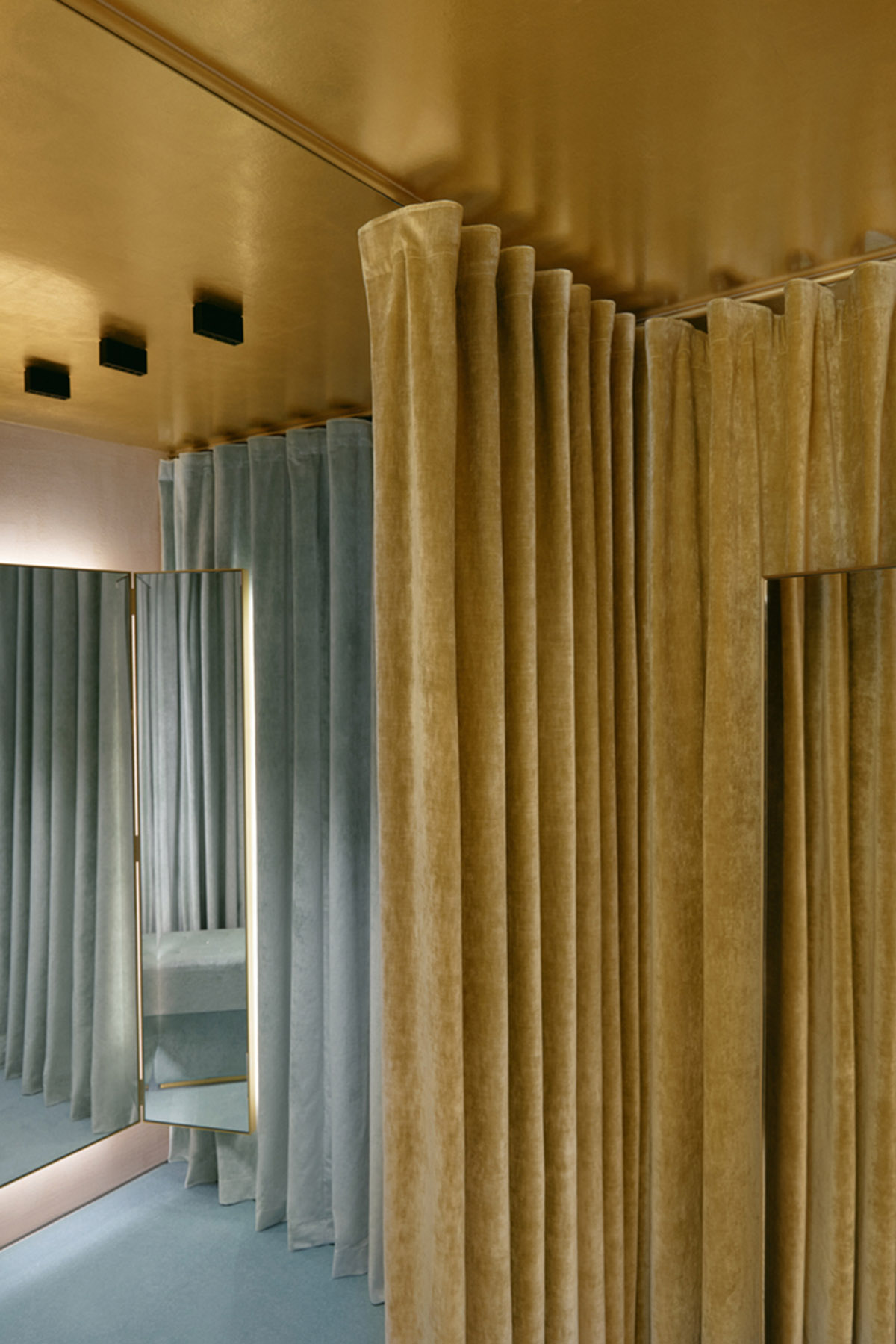 Golden and powder-colored details dominate forte_forte forte dei Marmi boutique in Italy