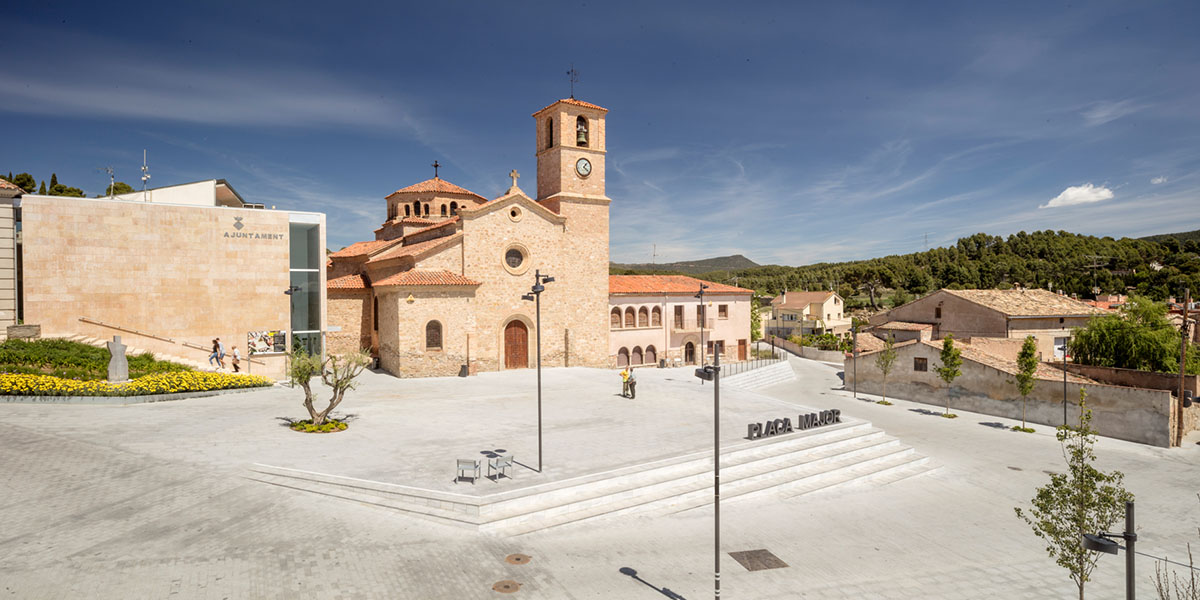 SCOB redesigns old city center of Ódena in Barcelona with continuous public space