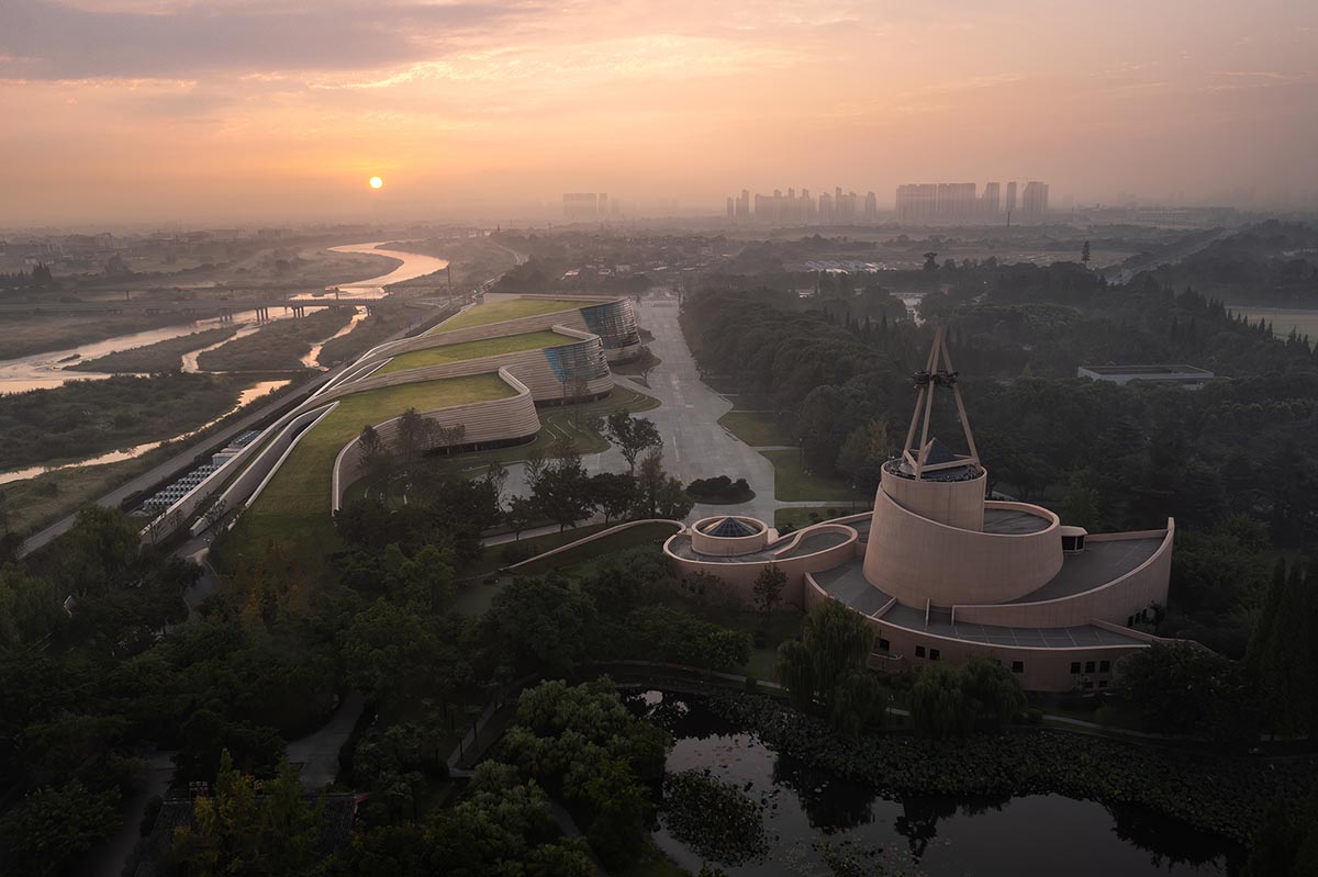 Mound-shaped museum by CSWADI rises from the earth like