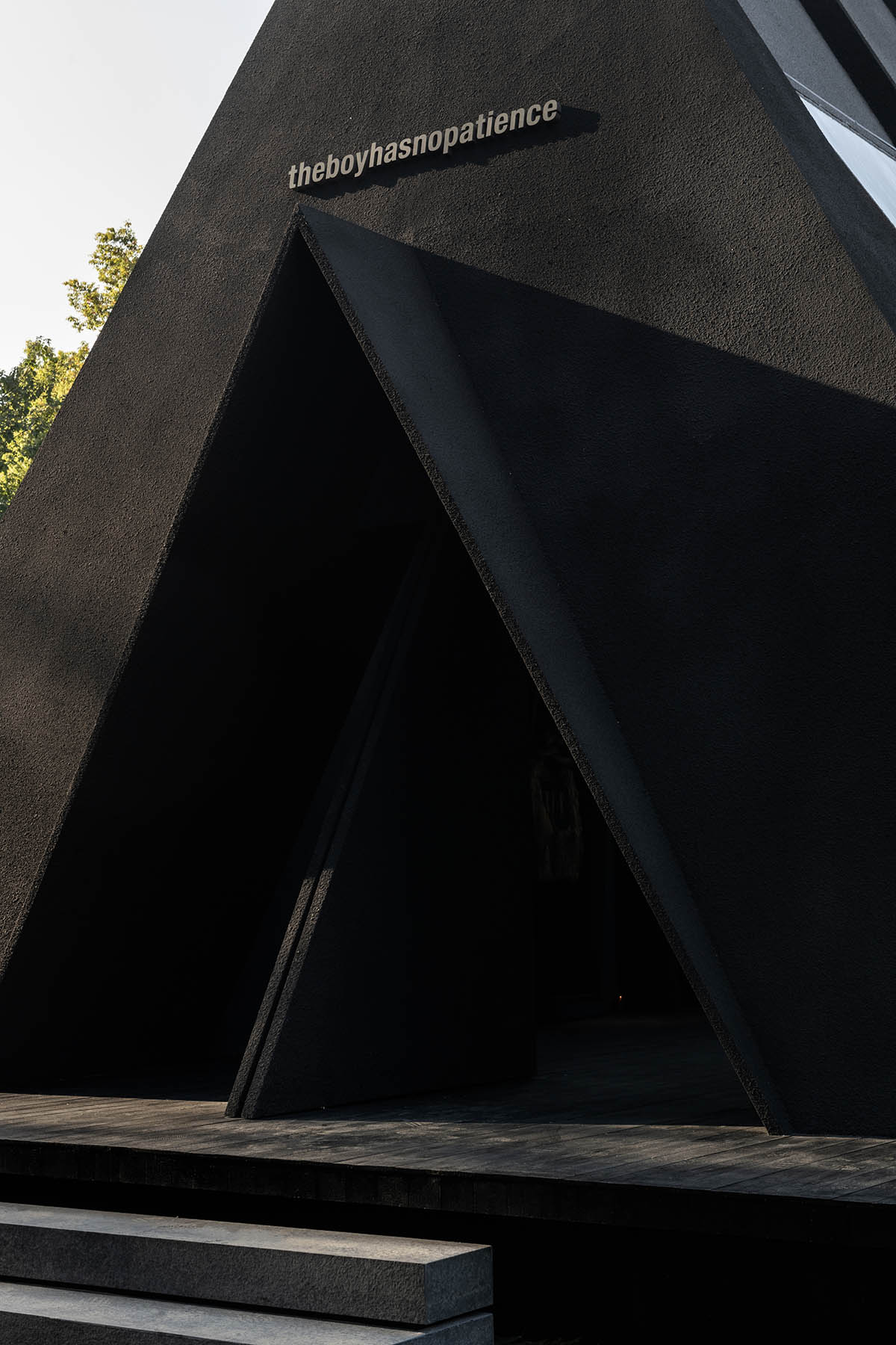 Black pop-up concept store by Fon Studio creates visual purity and minimalism in Shanghai