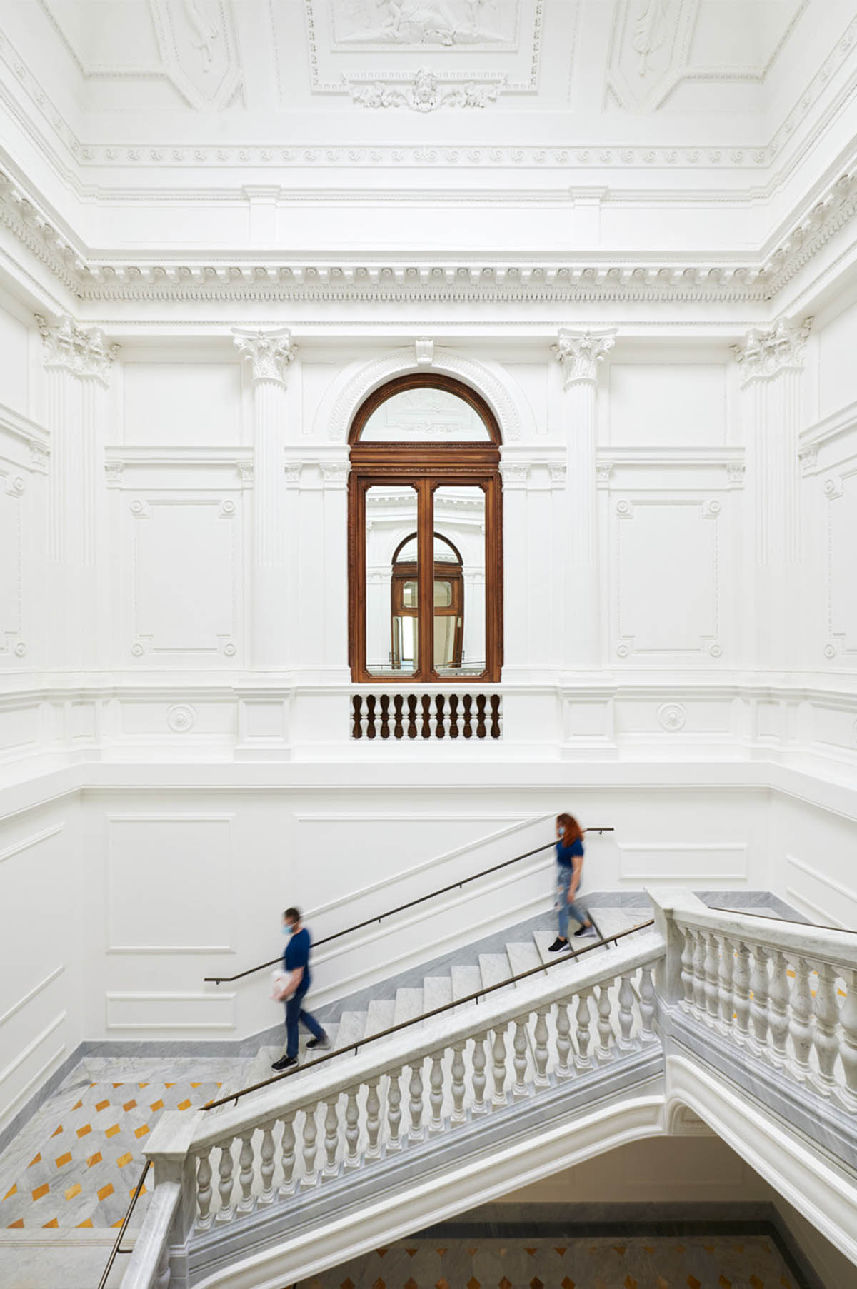 Foster + Partners converts historic Palazzo Marignoli into a new Apple store in Rome