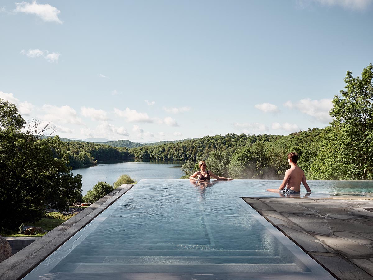 MacKay-Lyons Sweetapple Architects expands a concrete spa and thermal reserve in Quebec