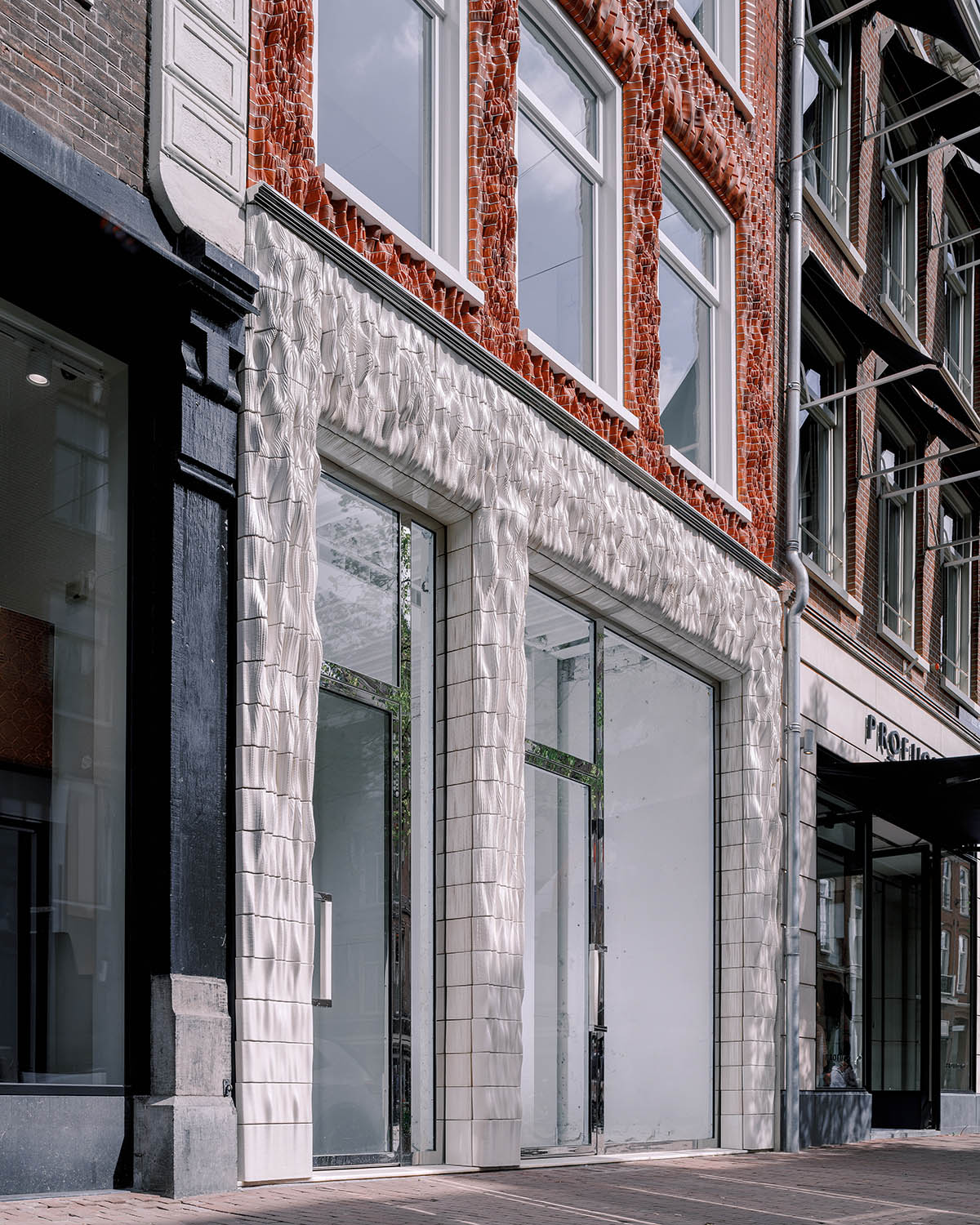 Studio RAP creates façade featuring bespoke 3D-printed ceramic tiles and bricks