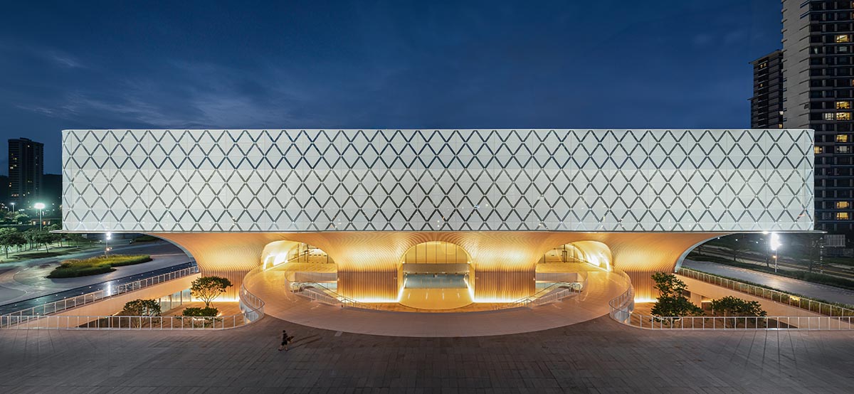 Culture and art complex features three mega arches that serve as a gateway to the city in Zhuhai