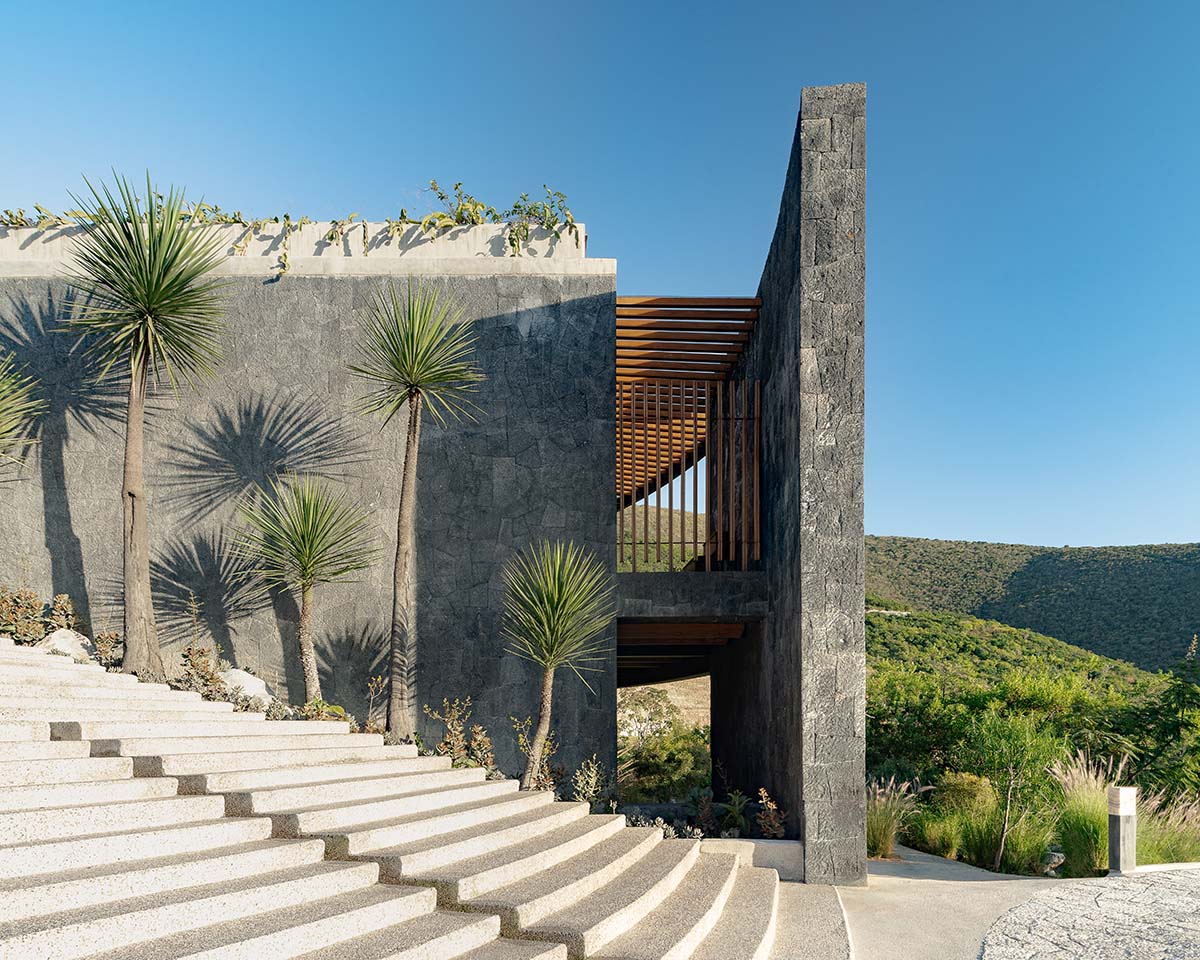 La Pedrera Clubhouse adopts a 360° concept nestled on the outskirts of the city of Atlixco