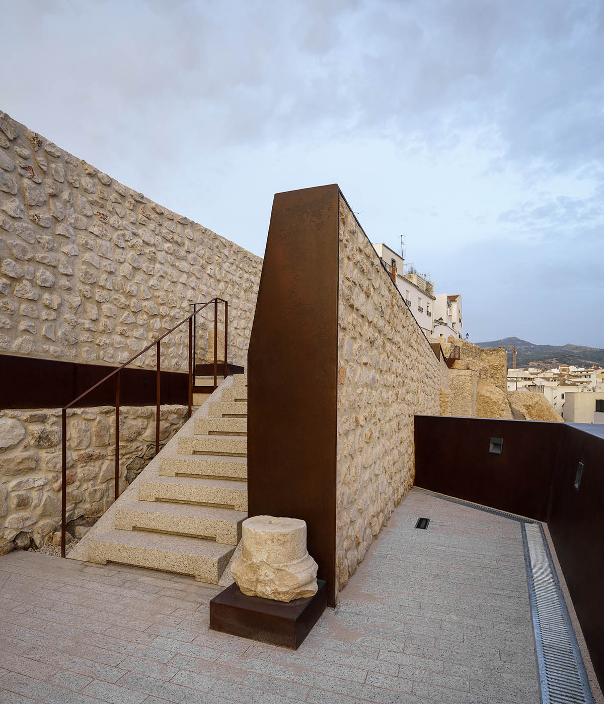 EYAC Arquitec creates urban strip by restoring medieval wall of Cabra in Spain 
