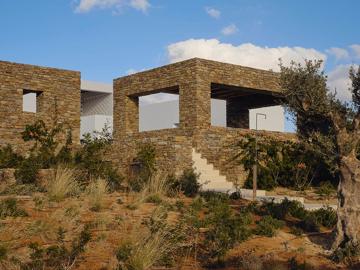 ARP - Architecture Research Practice renovates a decade-old structure with simple geometry