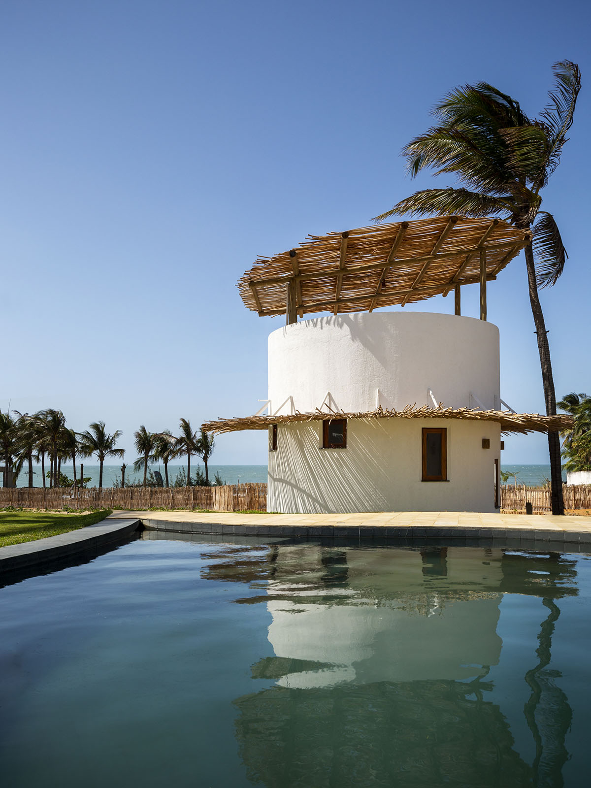 Lins Arquitetos Associados built village comprised of circular chalets overlooking coconut groves 