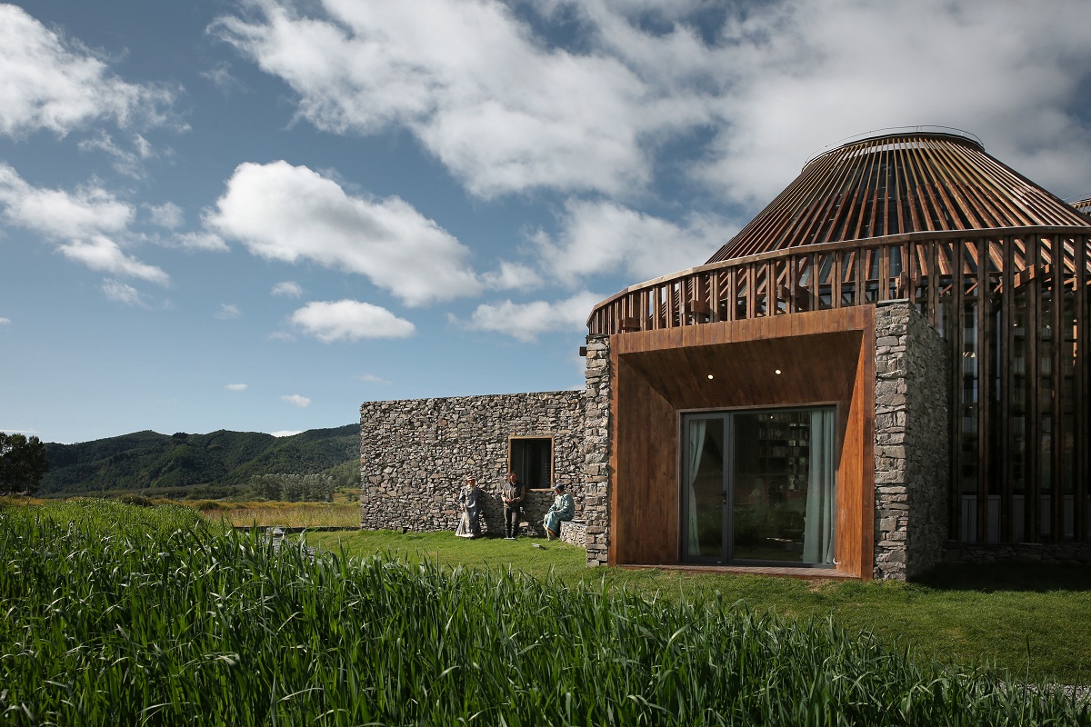 HDD Designed a Mongolian Yurt-Shaped Architecture in a Grassland in China