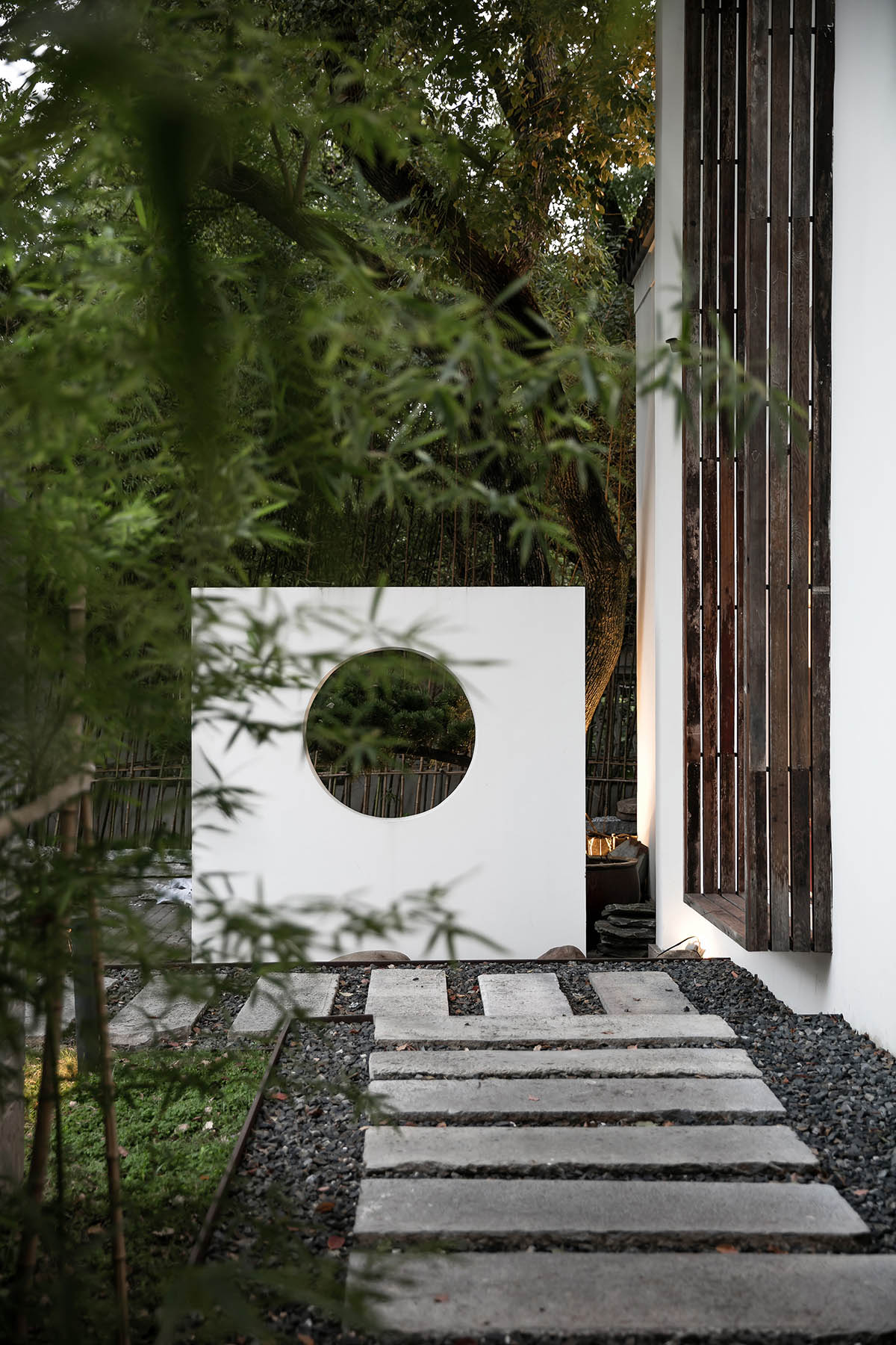 Yiduan Shanghai Interior Design Combined Zenist Spirit into the Headquarters of a Clothing Brand