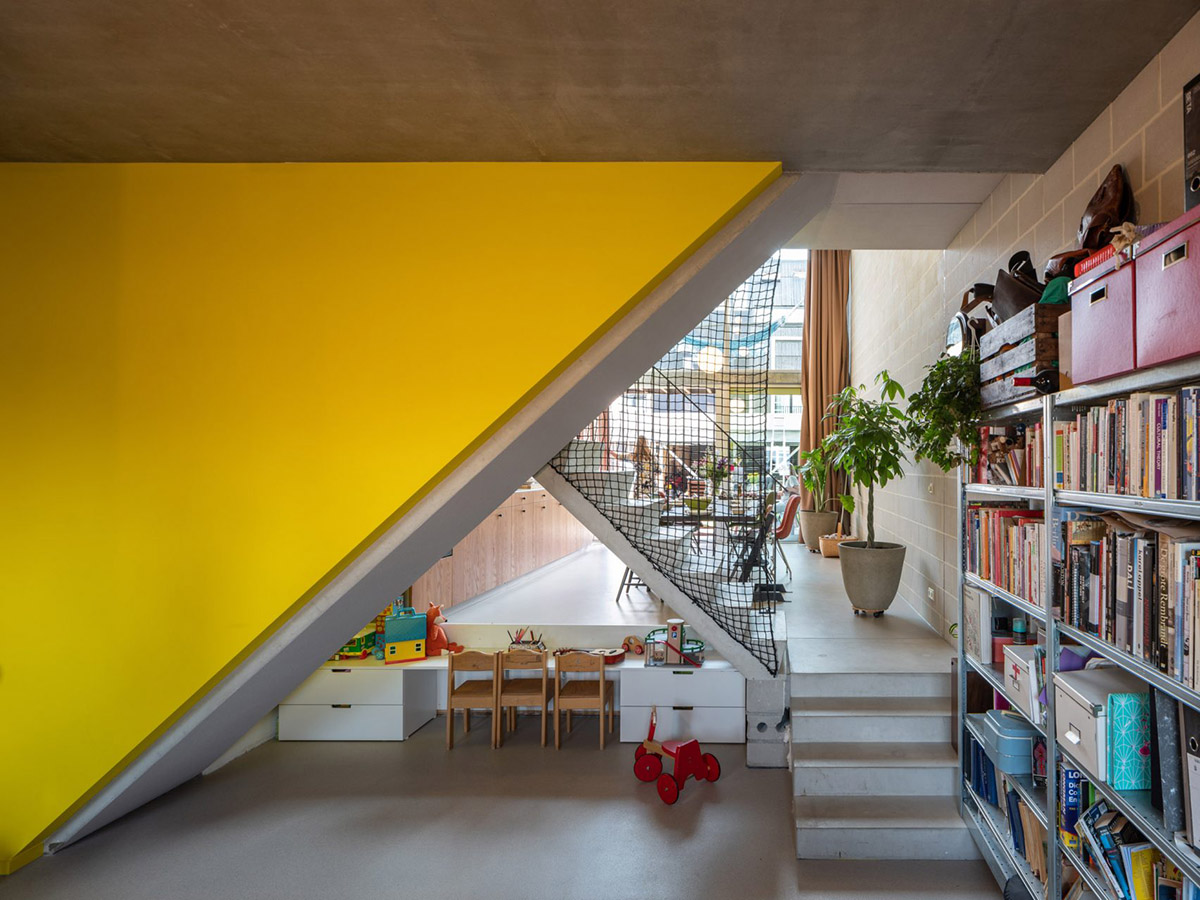 BETA built a three-generation house with open plan and free-form elements in Amsterdam