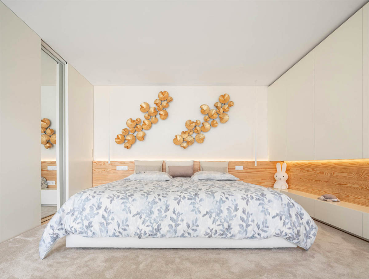 Rem'a Arquitectos built this rotating house according to site parameters in Portugal