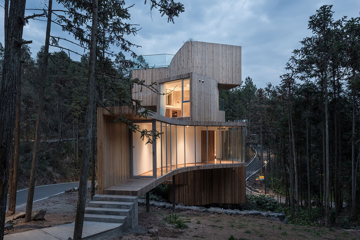 Bengo Studio joints multiple wooden rooms around a central staircase for Qiyun Mountain Tree Hotel