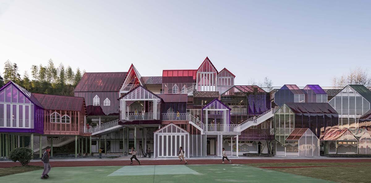 This colourful cottage-like primary school acts as a miniature mountain village in Hangzhou