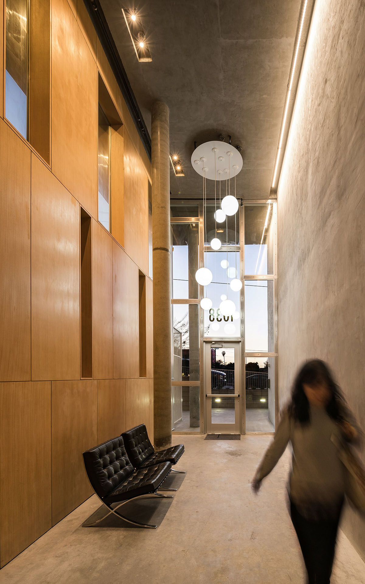 LOHA slightly pushes four sides of this apartment inward to adapt to its tight plot in Los Angeles