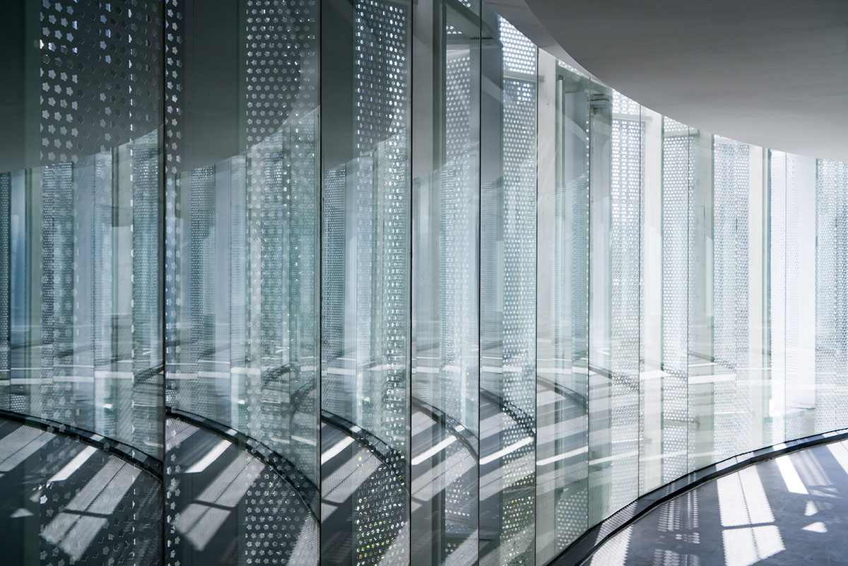 An Art Museum veiled by pleated aluminium panels creates mysticism between inside and outside