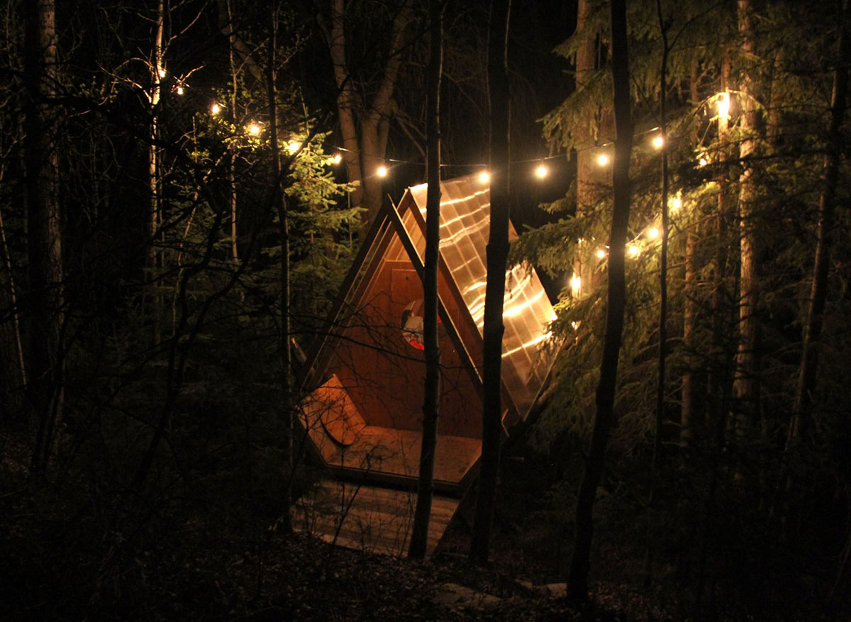 Studio North's Bird Hut not only serves for local birds but also for travellers in Canada