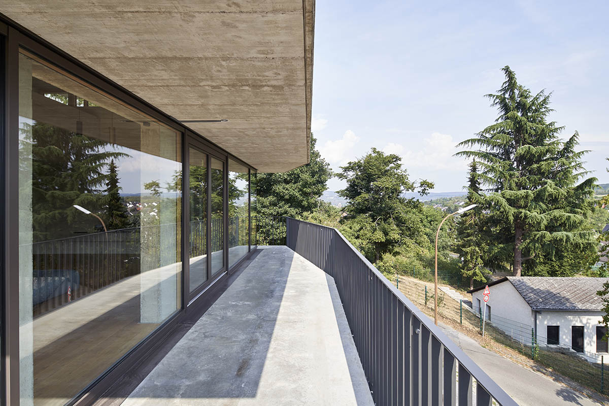 Studio Hertweck designs R&ouml;hrig House with continuous terrace towards the valley in Germany