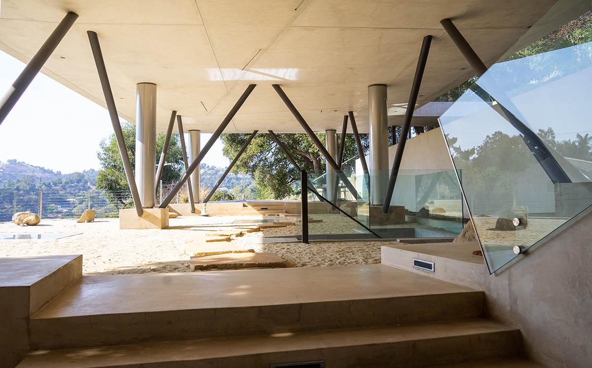 Heusch Inc. completes Oak Pass Residence addition raised on steel columns in Beverly Hills