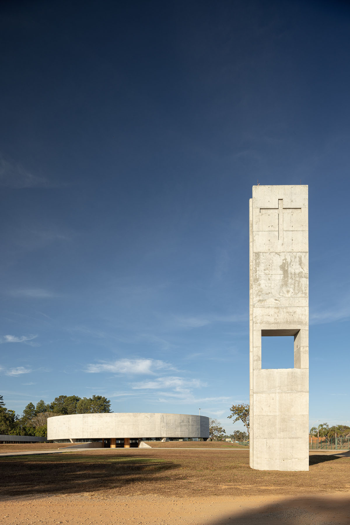 ARQBR Arquitetura e Urbanismo built concrete church complementing the Brazilian landscape 