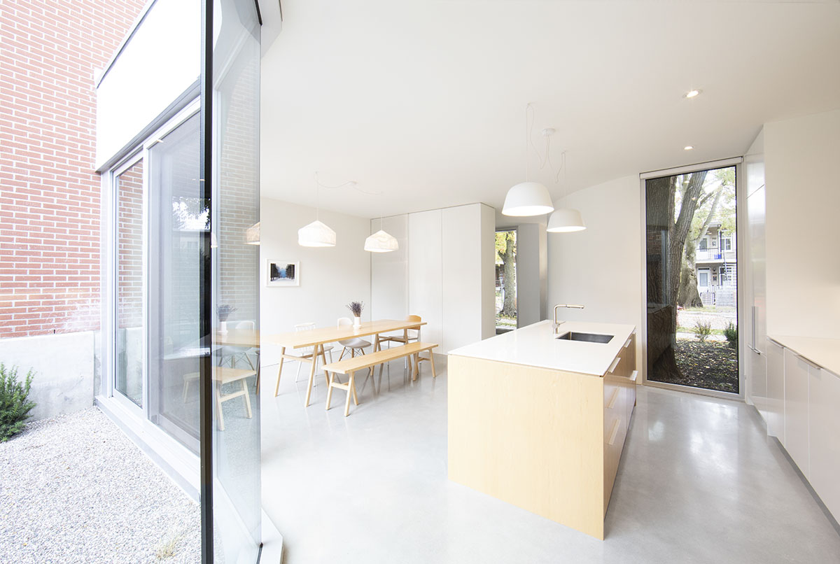 TBA adds curved and textured pale brick volume to Montreal’s heterogenous family neighborhood