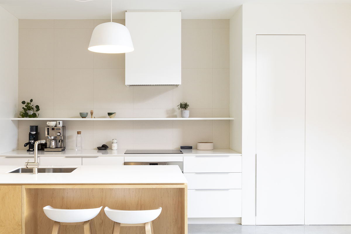 TBA adds curved and textured pale brick volume to Montreal’s heterogenous family neighborhood