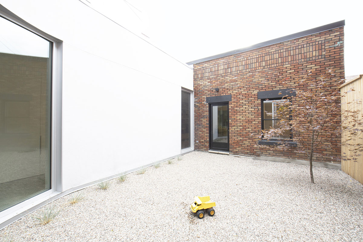 TBA adds curved and textured pale brick volume to Montreal’s heterogenous family neighborhood