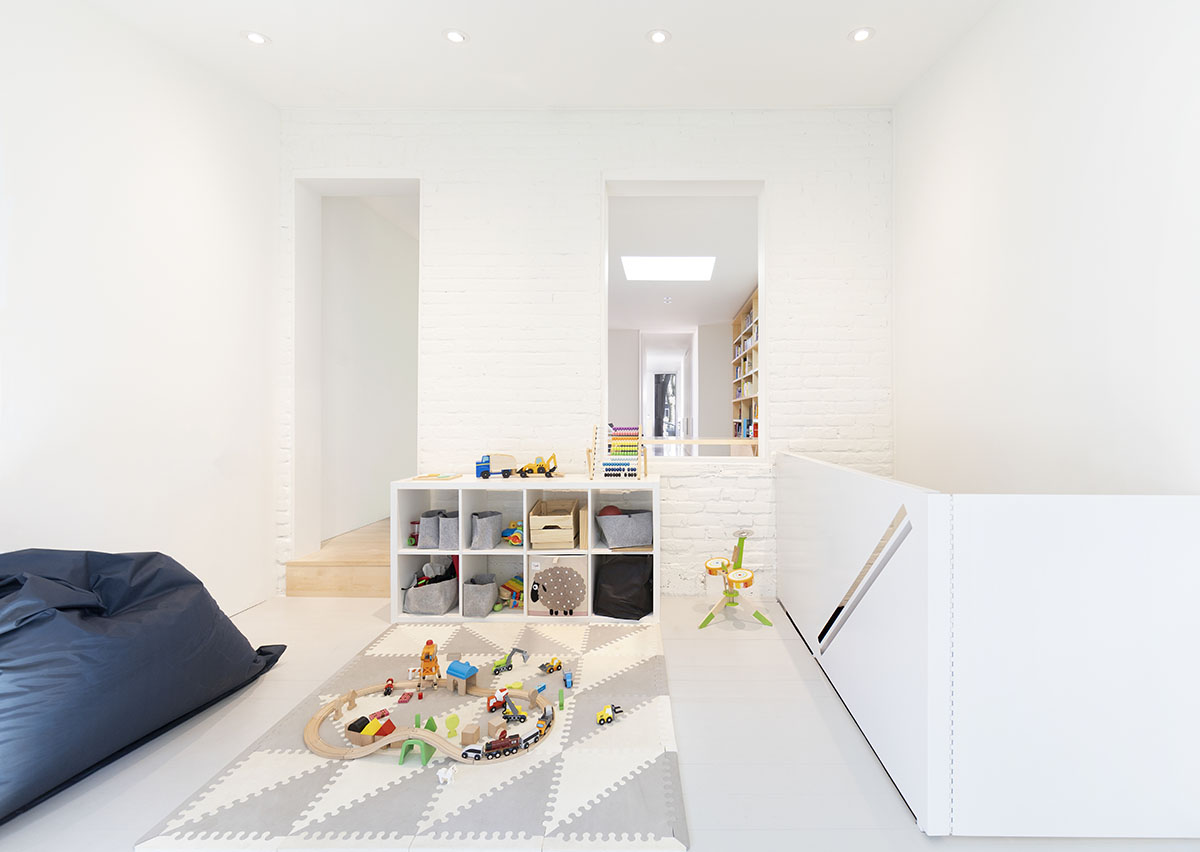 TBA adds curved and textured pale brick volume to Montreal’s heterogenous family neighborhood