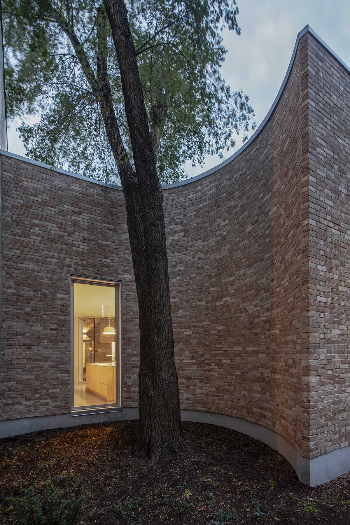 TBA adds curved and textured pale brick volume to Montreal’s heterogenous family neighborhood