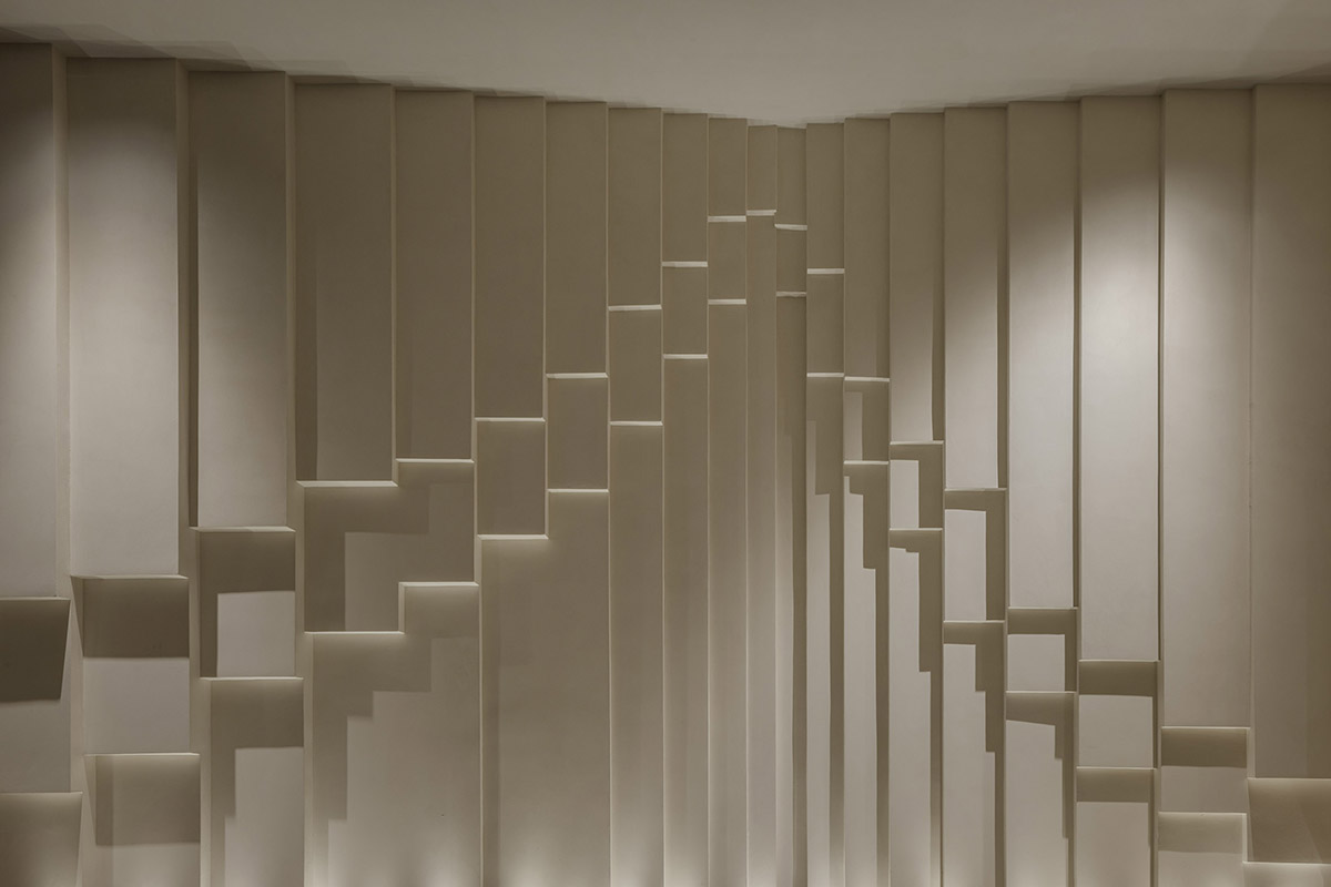 Simple Cuisine Gallery mimics waterfalls, with flowing facades that evoke water movement in China 